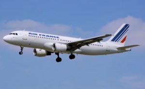 Air France flyger givetvis direkt till den franska huvudstaden.