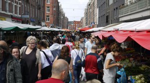 Det är gott om Amsterdambor på Ten Kate Markt.