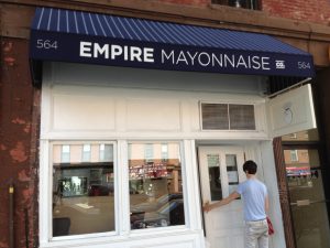 Bakom de här dörrarna i Brooklyn kan man hitta exklusiv majonnäs i många olika sorter.