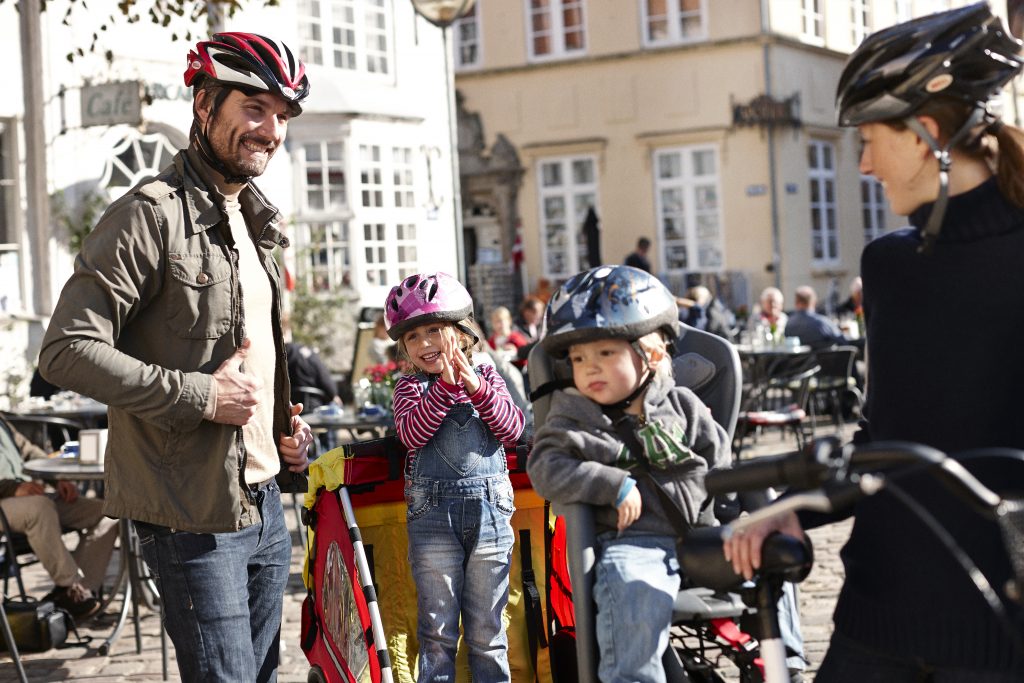 Hela familjen kan enkelt färdas med cykel i Köpenhamn, cykelbanorna är många och backarna få. Foto: Niclas Jessen 