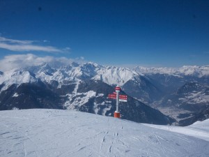 Utsikten över Verbier från liftstationen Fontanet på nära 2 500 meters höjd är fantastisk och då är det ändå 800 meter till kvar upp till toppen.