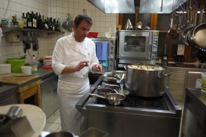 Frans Aichhorn gör ett lysande jobb i köket på Aichhorn.