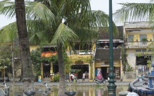 En typisk stadsbild från den vackra lilla staden Hoi An.