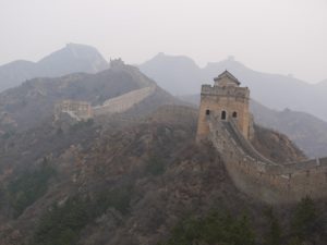 Kinesiska muren blir lätt tillgänglig med oneworlds biljett runt jordklotet.