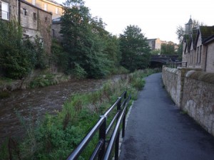 Water of Leith passerar Dean Village.