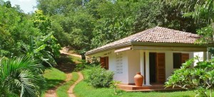 På Sri Lankas sydkust i närheten av staden Tangalle finns ett  hus - Little Tamarind (www.littletamarind.com) - som är lämpligt för ett par. 