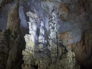 Fantastisk formationer i 70 meter höga Paradise Cave.