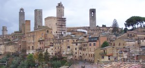 Några av tornen i San Gimignano i Italien.