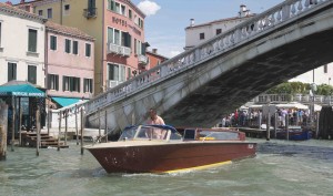 Det är stil på taxibåtarna i Venedig, men hu vad dyra de är.